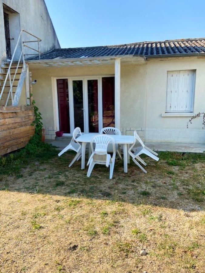Maison Charmante A Saint-Patrice Avec Jardin Prive Exterior photo